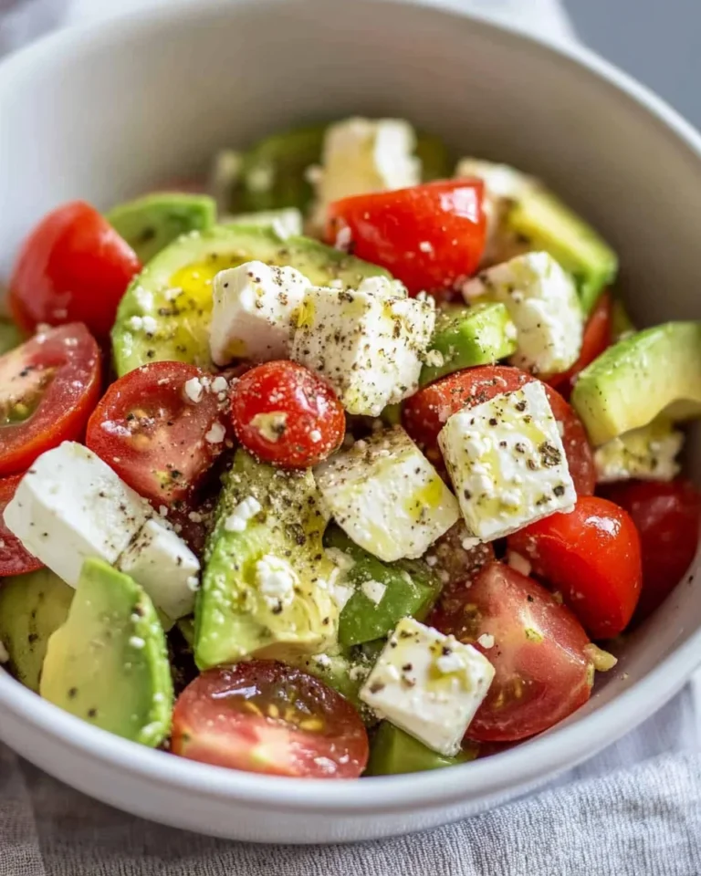 Avocado-Salat mit Feta & Tomaten