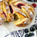 Osterzopf mit Heidelbeeren