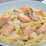 Pasta mit Lachs und Sahnesoße