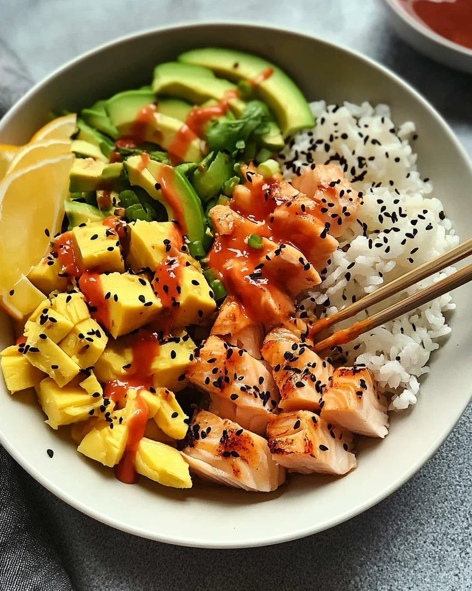 Poké Bowl mit Lachs Rezept - Gesund und einfach in der Zubereitung