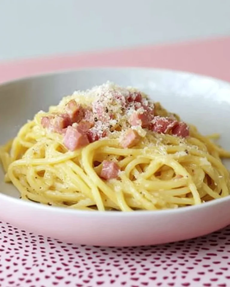 Spaghetti Carbonara mit Sahne (einfaches und schnelles Pasta Rezept)