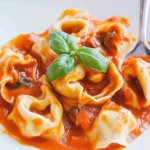 Tortellini mit Tomatensoße