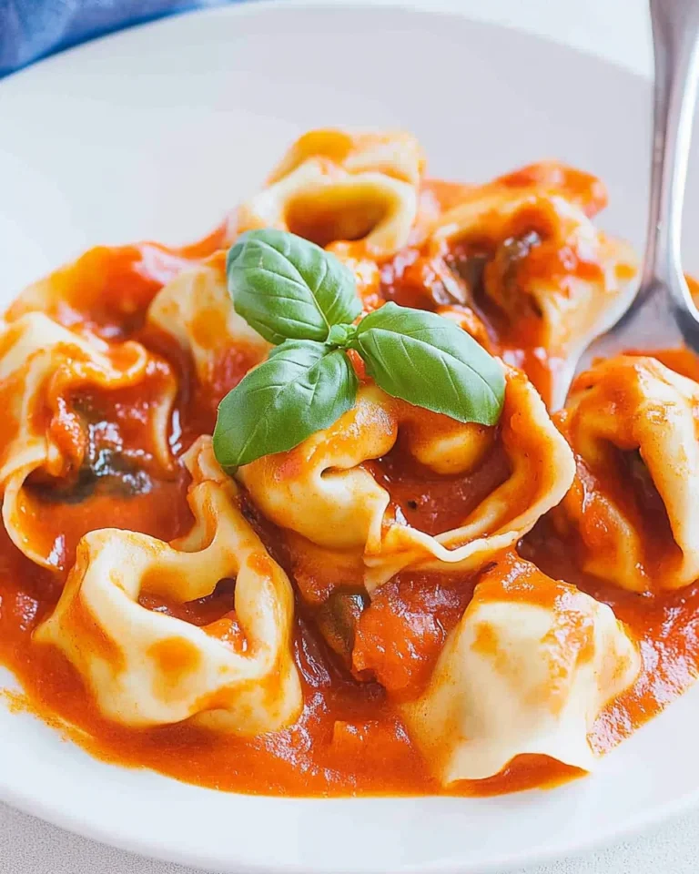 Tortellini mit Tomatensoße